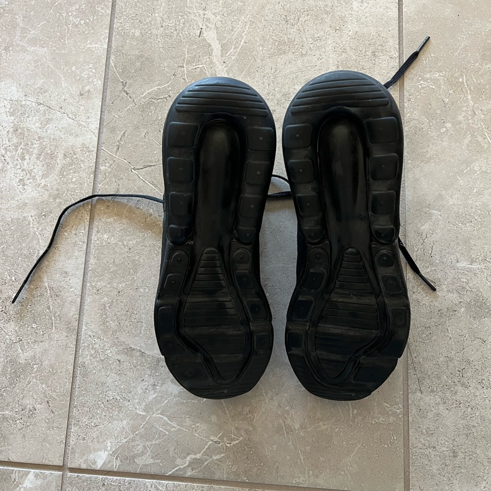 Nike 270 - Picture 2 of 4